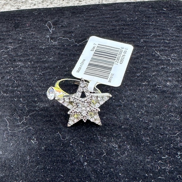 BR Rhinestone Star Ring - Picture 5 of 7